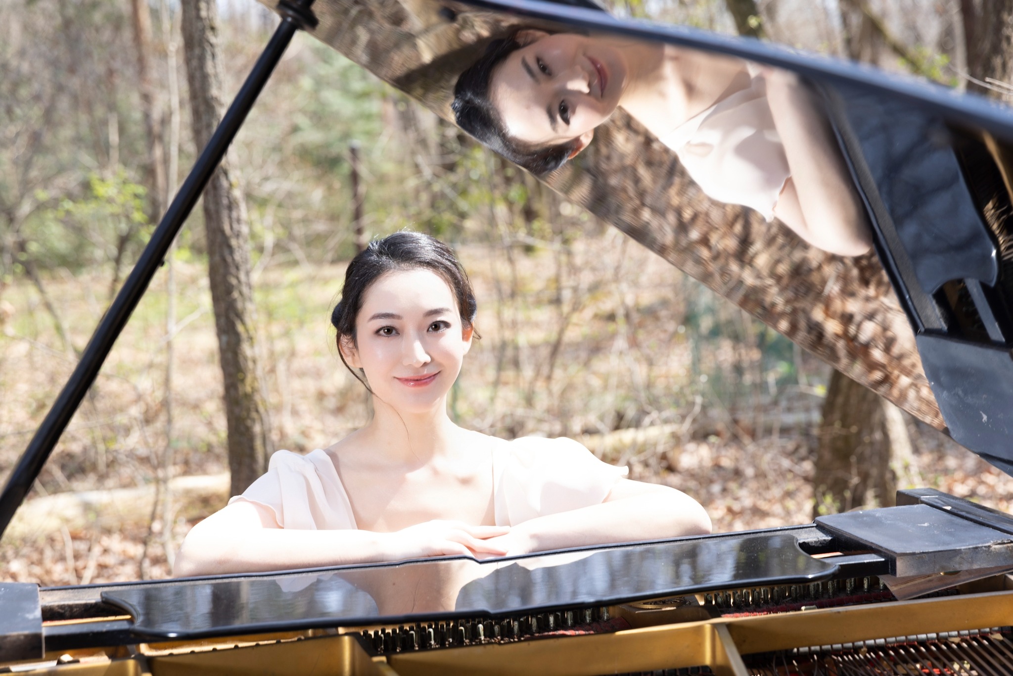 グランドピアノと坂本真由美